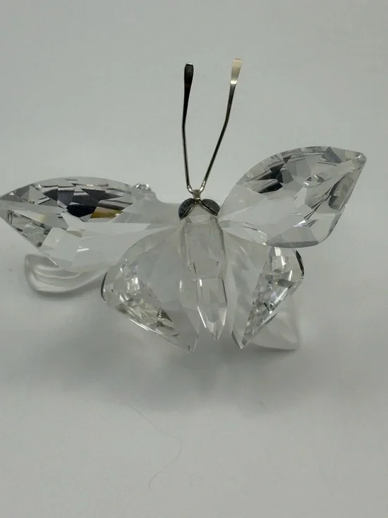 Swarovski Crystal Butterfly Figurine on Frosted Leaf - Picture 10 of 13
